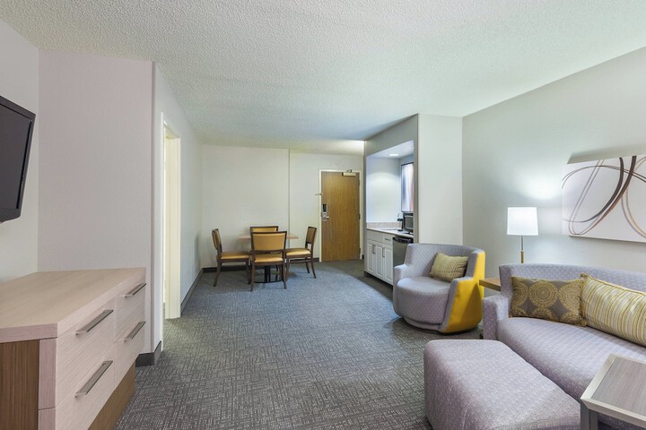 Room 10 of 37