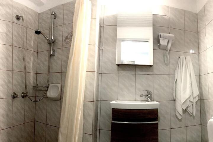 Room 11 of 21