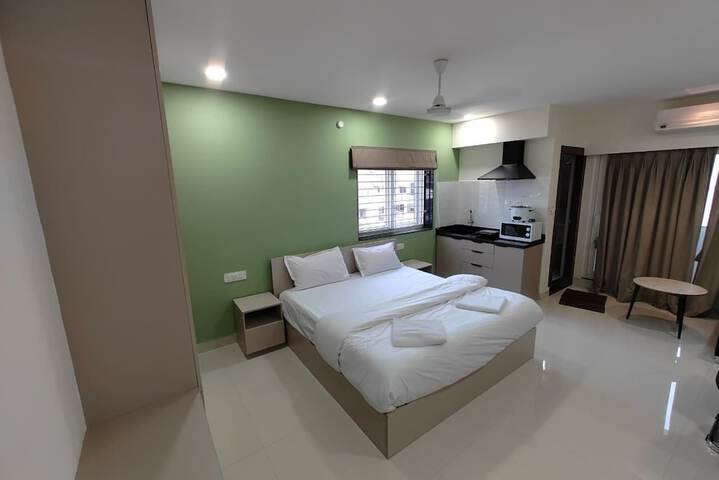 Room 9 of 25