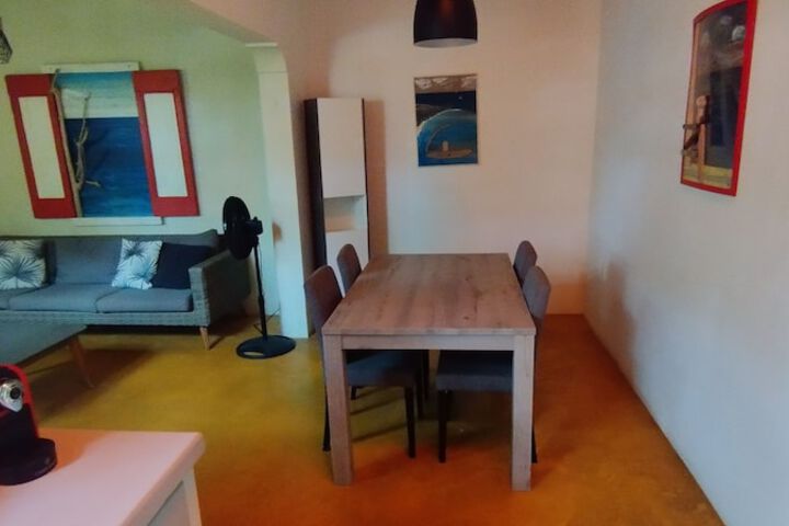 Room 10 of 33