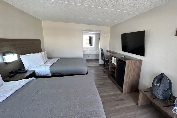 Room 4 of 24