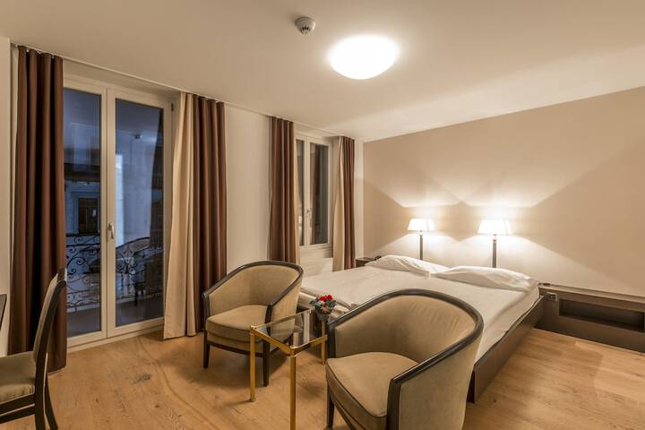 Room 25 of 103