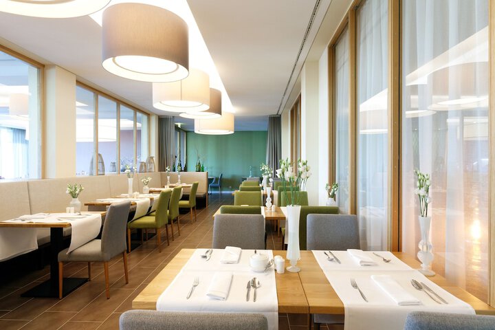 Dining 45 of 66