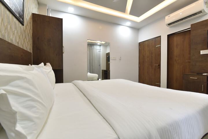 Room 8 of 16