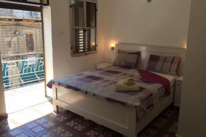 Room 2 of 11