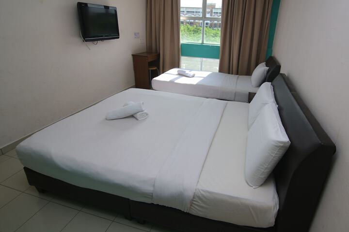 Room 10 of 37