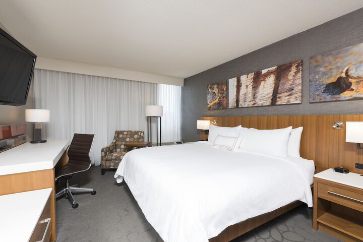 1 King Bed (13 of 14)