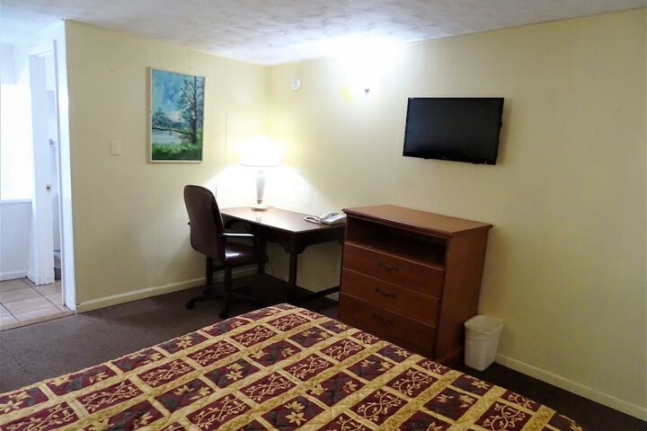1 Queen Bed (23 of 23)