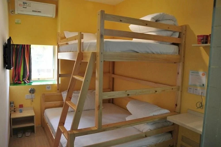 Room 7 of 19
