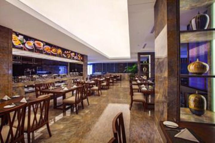 Dining 8 of 61