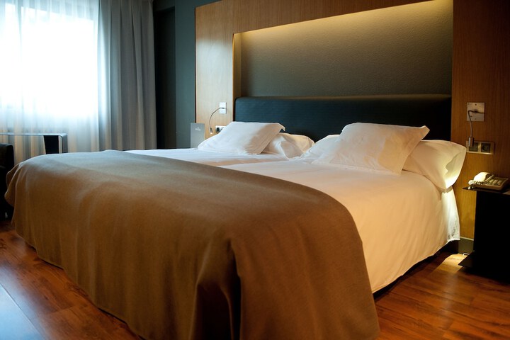 Room 7 of 93
