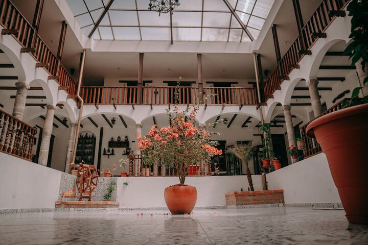Entrance & Lobby