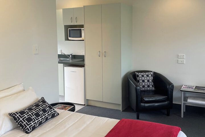 Room 13 of 36