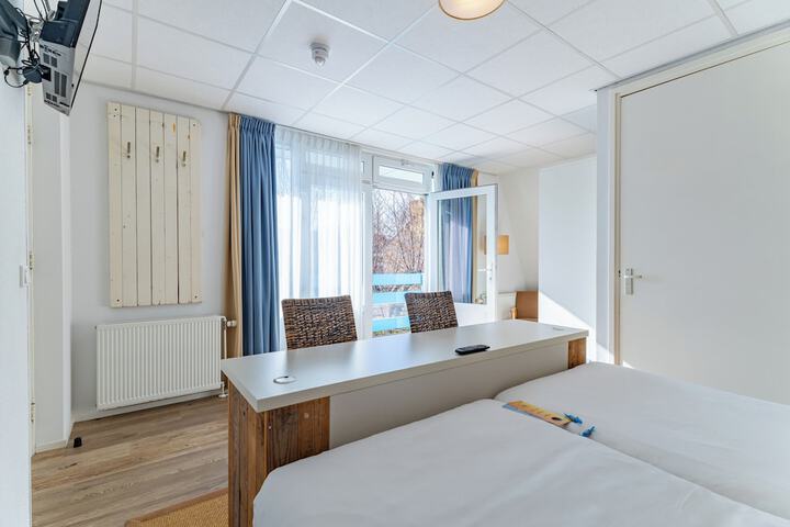 Room 32 of 144