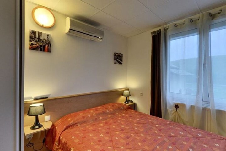 Room 12 of 20