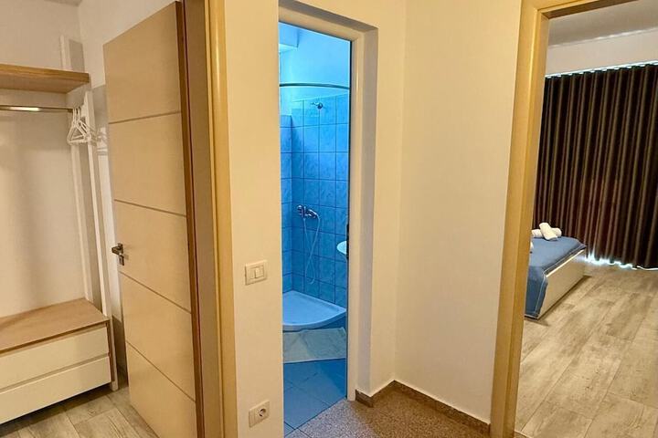 Room 25 of 37