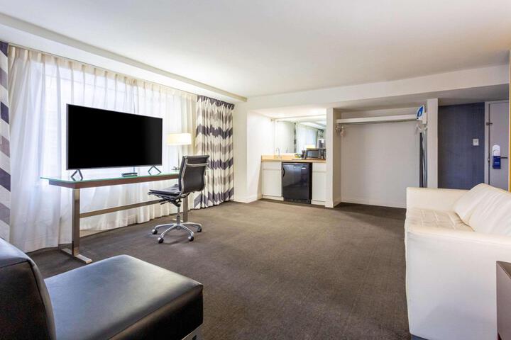2 Double Beds (10 of 10)