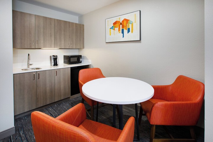 Room 11 of 24