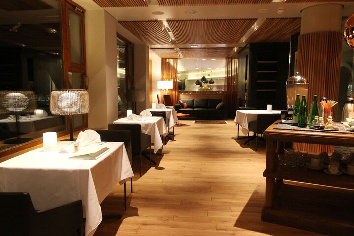 Dining 63 of 81