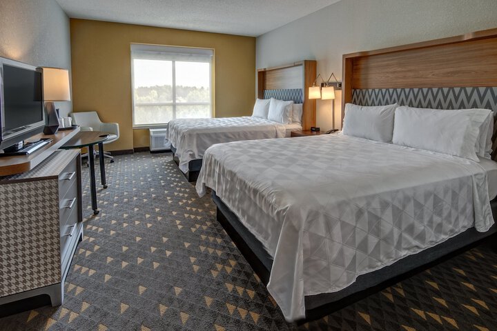 2 Queen Beds Mobility Accessible Roll Shower (4 of 9)