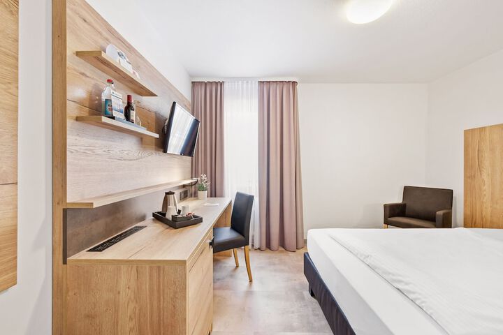 Room 6 of 38