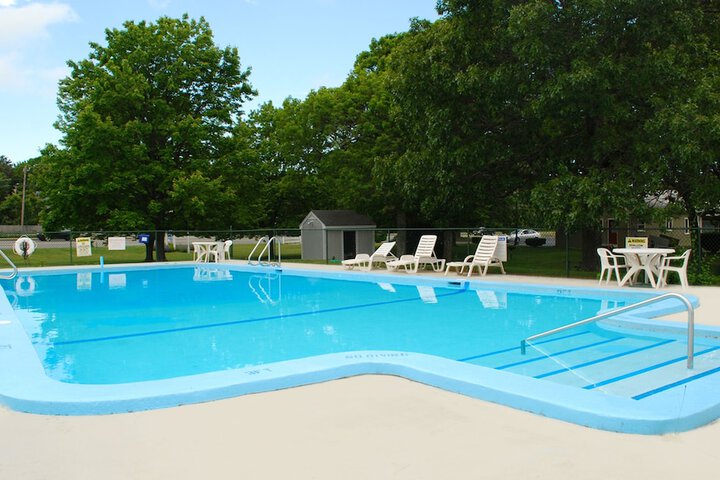 Pools & Facilities