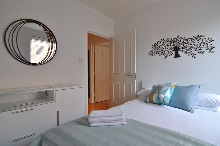 Room 6 of 38