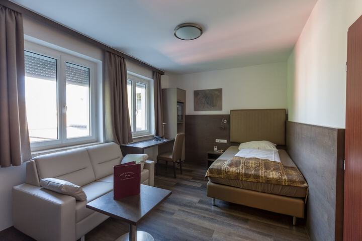 Room 16 of 64