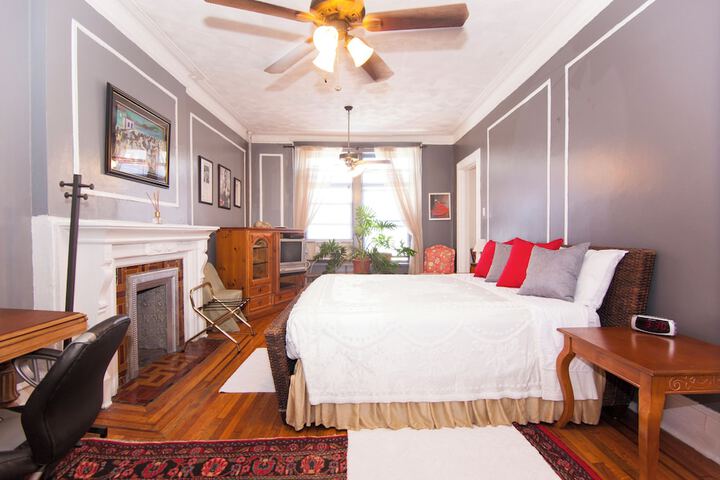Room 4 of 27
