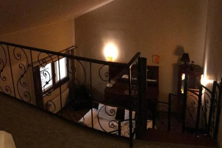 Room 11 of 13