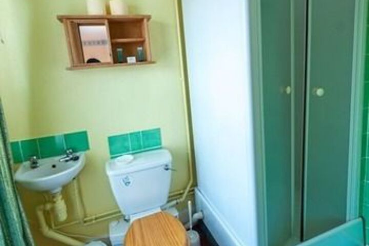 Room 3 of 43