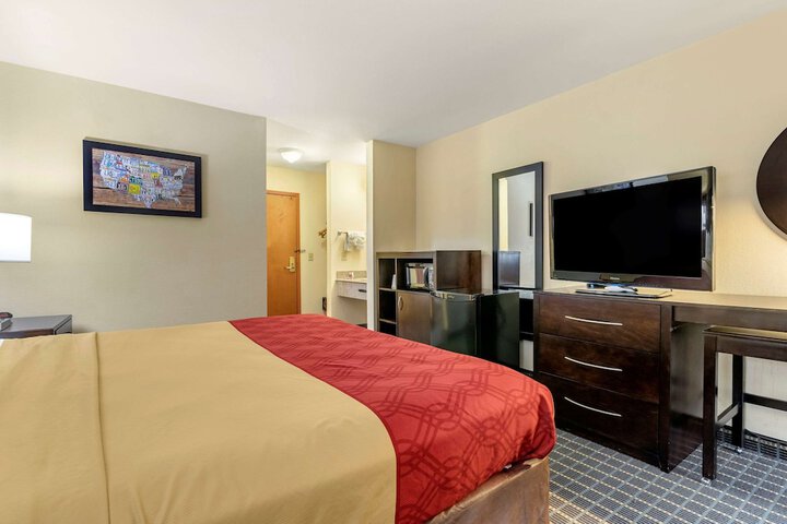 1 King Bed (16 of 16)