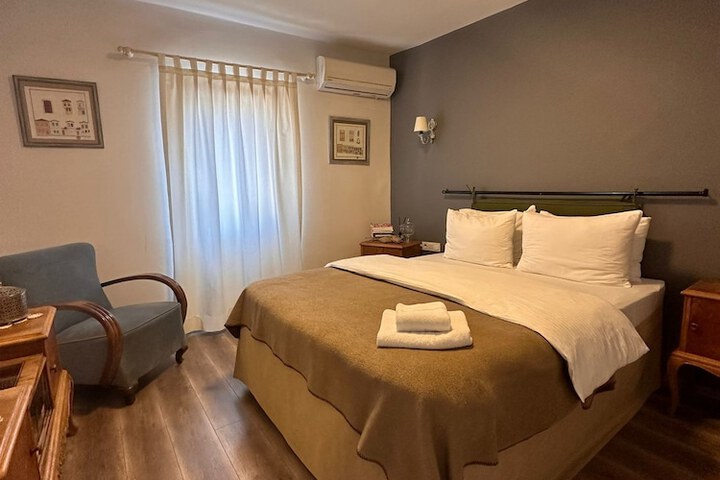 Room 4 of 37