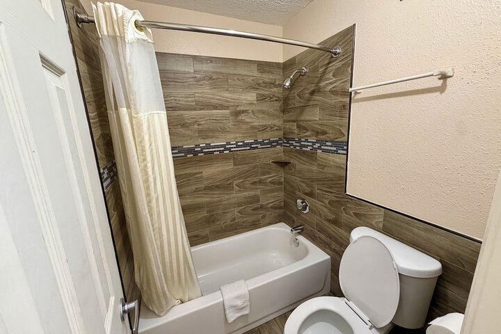 Room 6 of 11