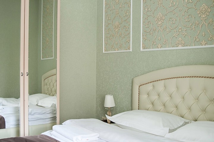 Room 4 of 13
