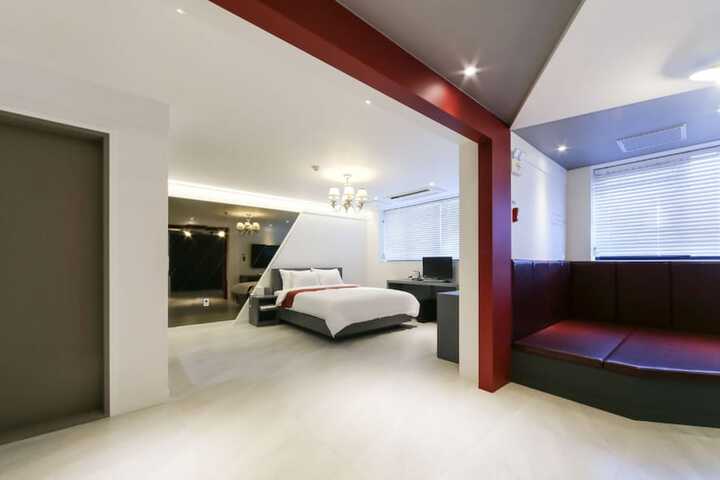 Room 19 of 60