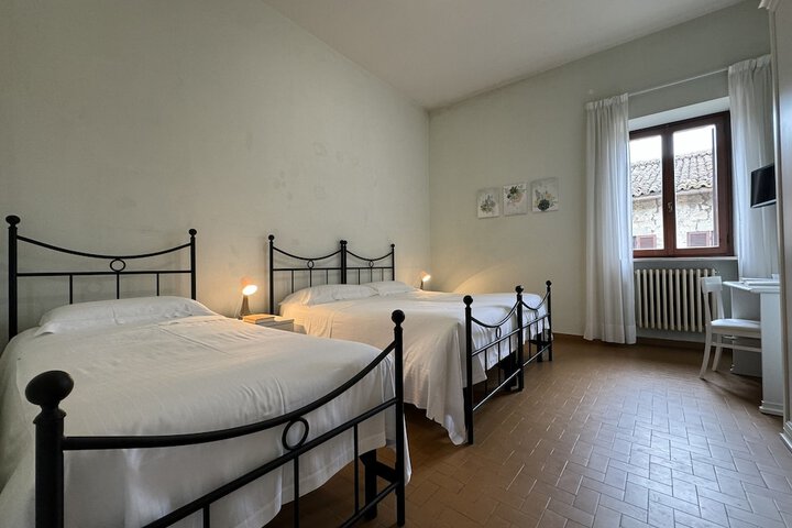 Room 33 of 96