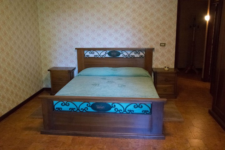Room 2 of 20