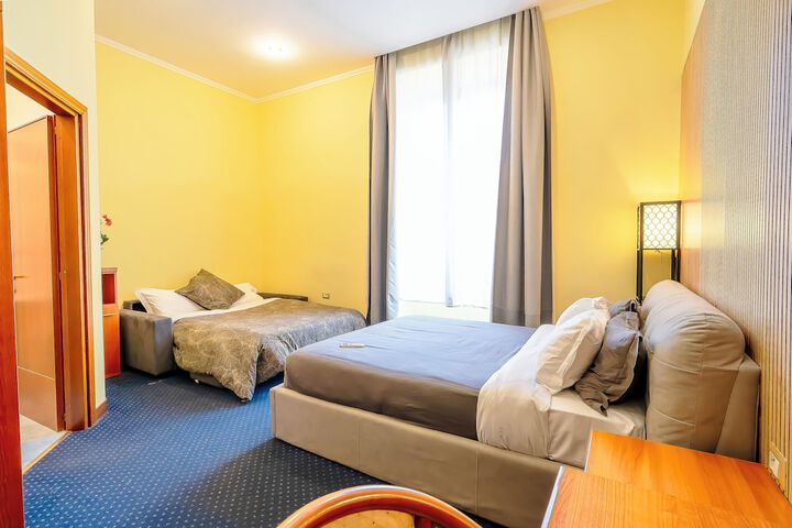 Room 7 of 8
