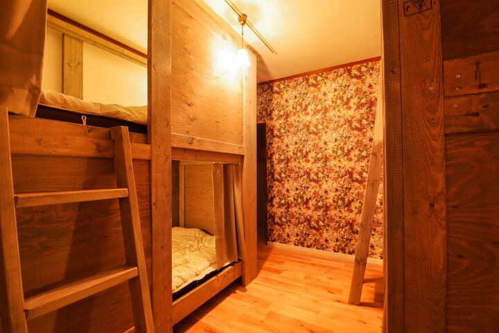 Room 10 of 36