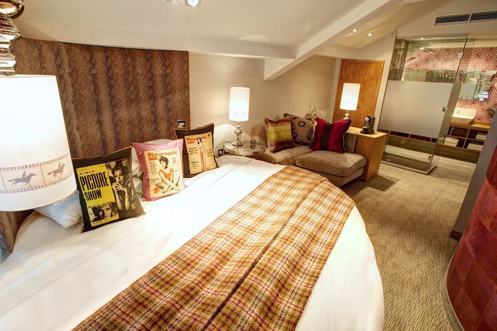 Room 13 of 89