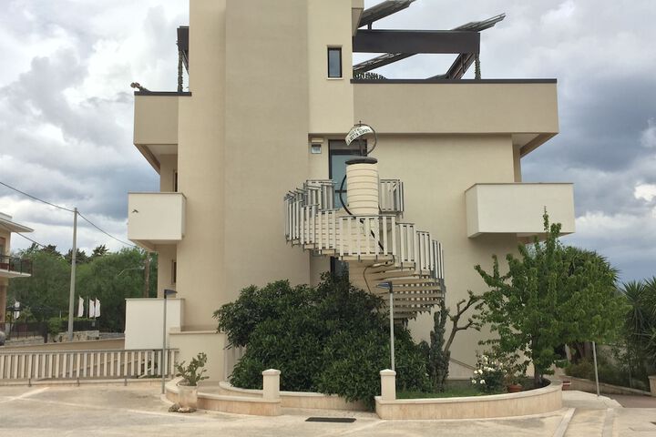 Hotel Entry