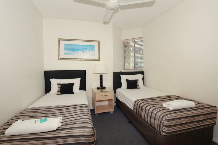 Room 6 of 104