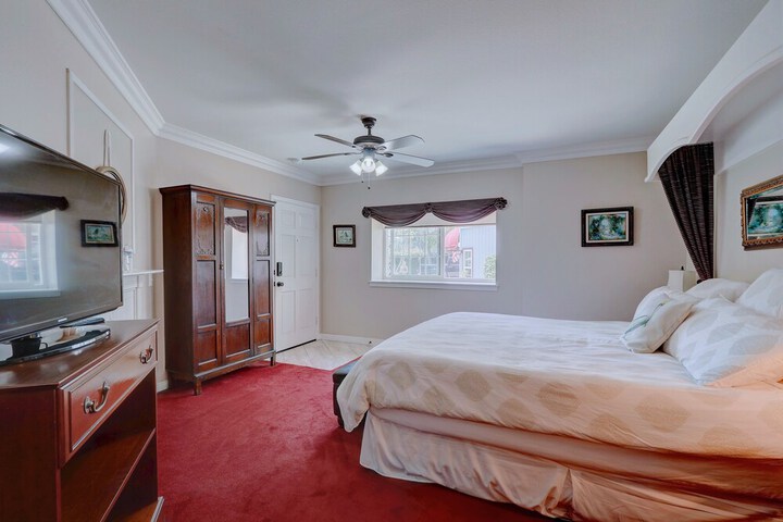 Room 28 of 135