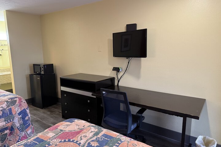 Room 12 of 25