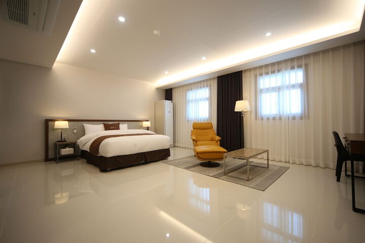 Room 5 of 60
