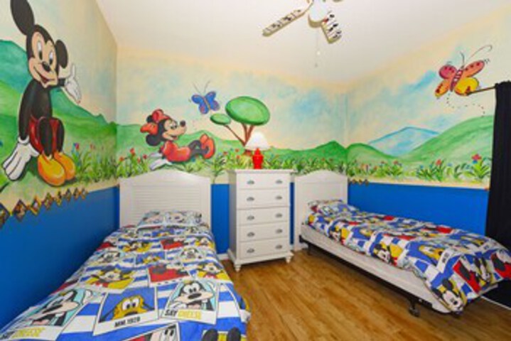 Room 3 of 83