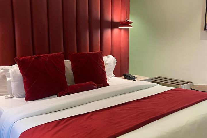 Room 17 of 28