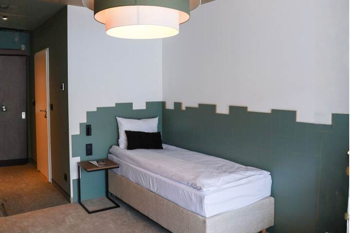 Room 17 of 37