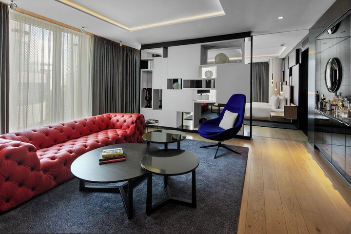 Room 42 of 161